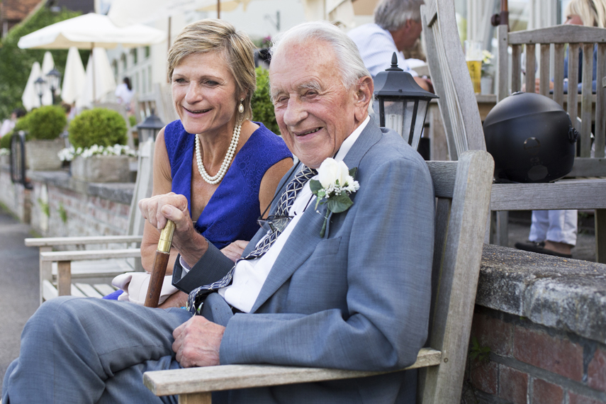 London wedding photographer for Streatley on Thames